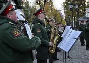 ロシア、兵士の士気向上のための音楽隊「前線創造旅団」の創設を発表