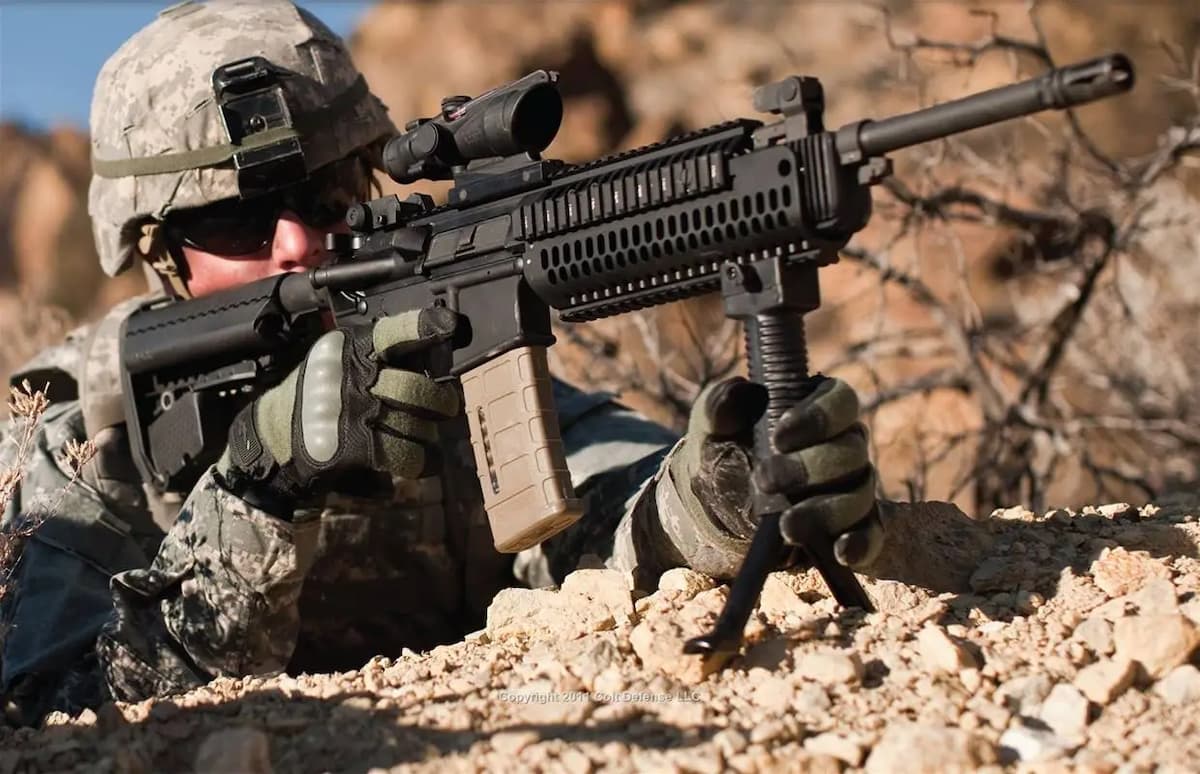 シンガポール軍が新しい分隊支援火器にM4をベースにしたColt社のIAR