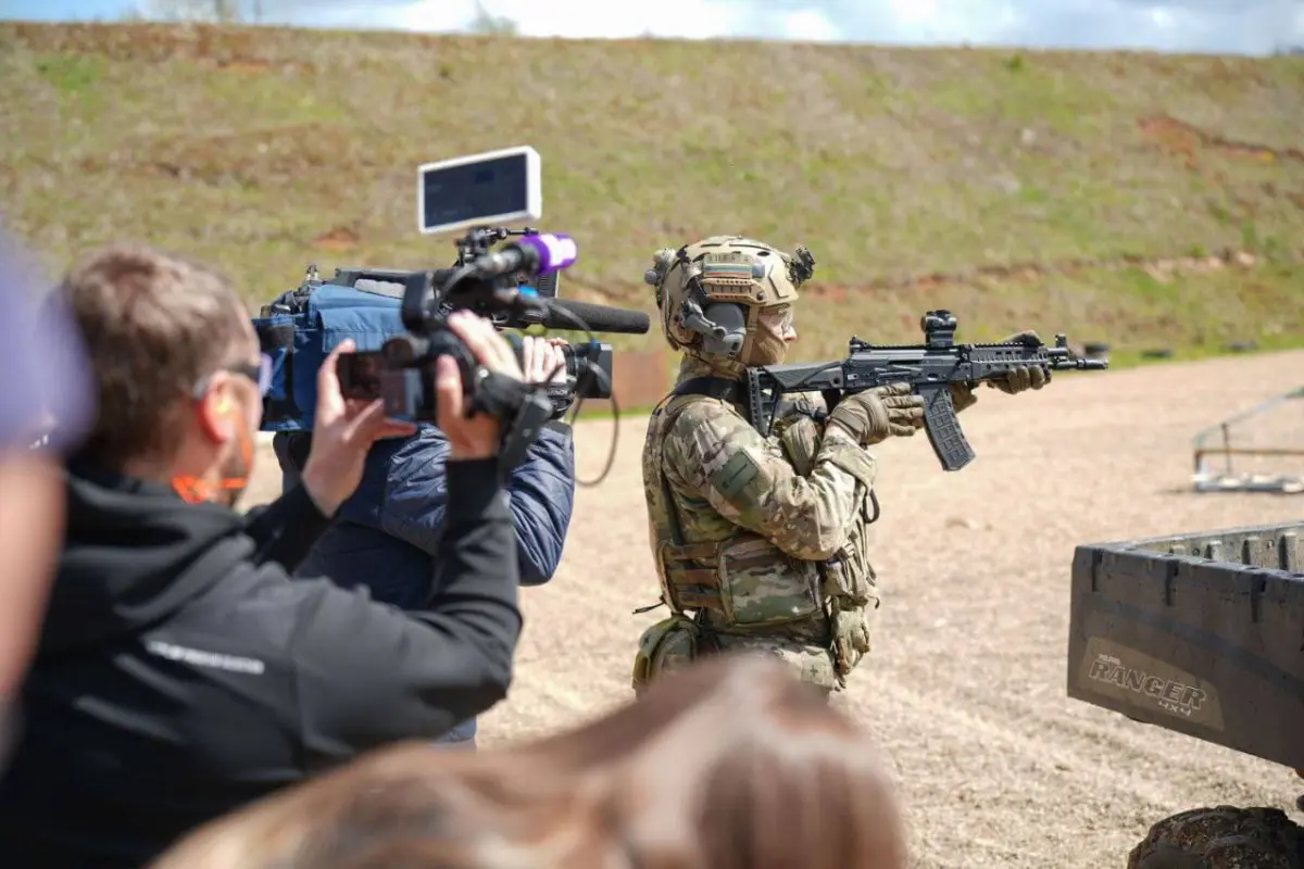 カラシニコフが市街地戦用に改良したAK-12K/SKカービンライフルを発表