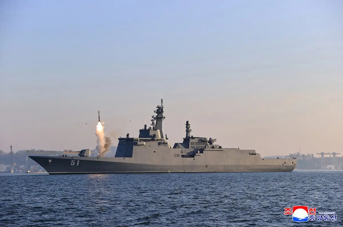 北朝鮮が新型ミサイル駆逐艦「崔賢（チェ・ヒョン）」を進水