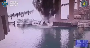 ウクライナ軍がロシア軍の生命線クリミア橋の支柱を破壊！修繕は年単位か？