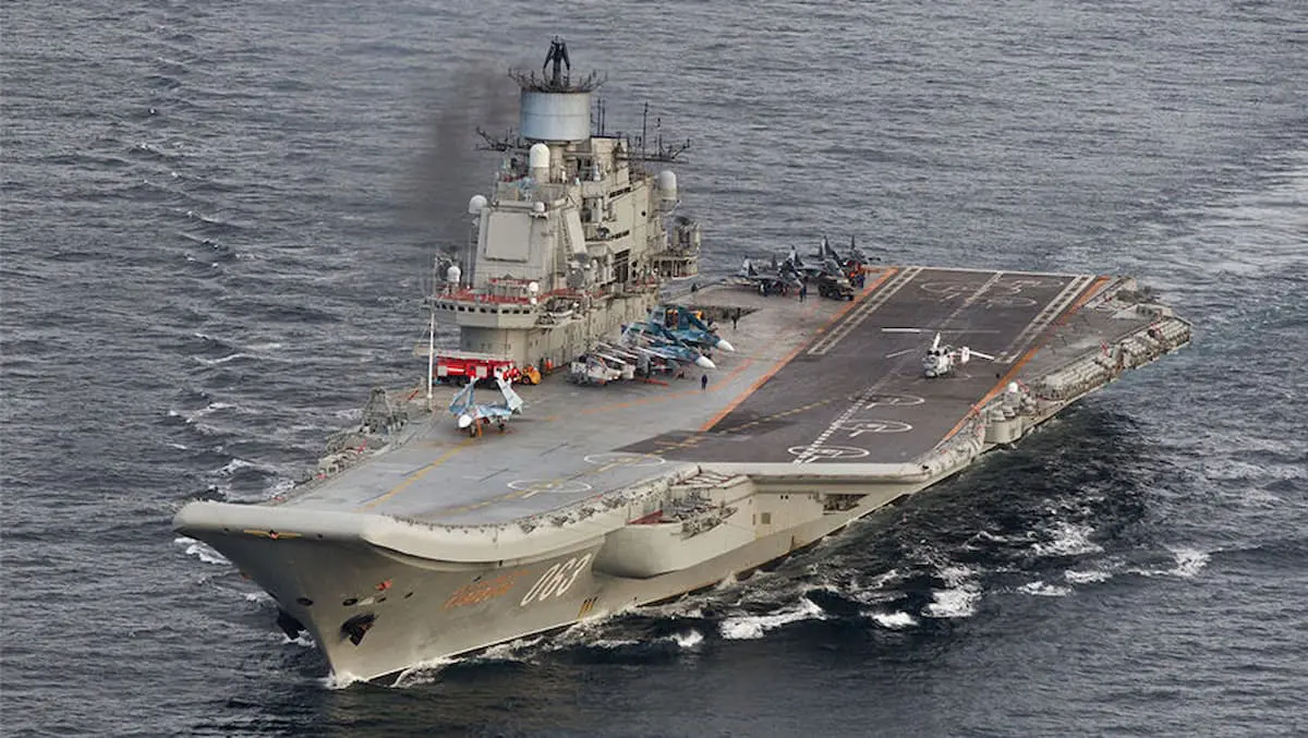 エスワンフォー　S14 空母アドミラル・クズネツォフ甲板ベース ロシア、唯一の空母の廃棄を検討か？2017年以降一度も出航せず