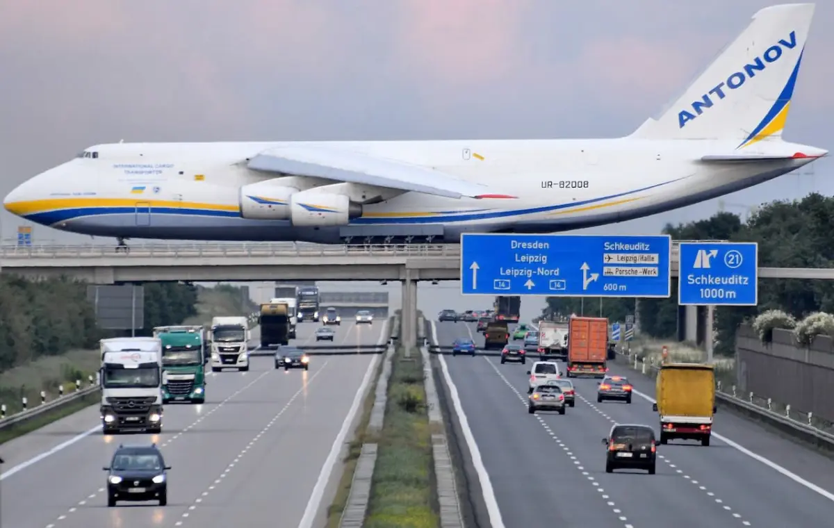 ウクライナ再生の象徴となるAn-124大型輸送機、国際貨物輸送任務を再開