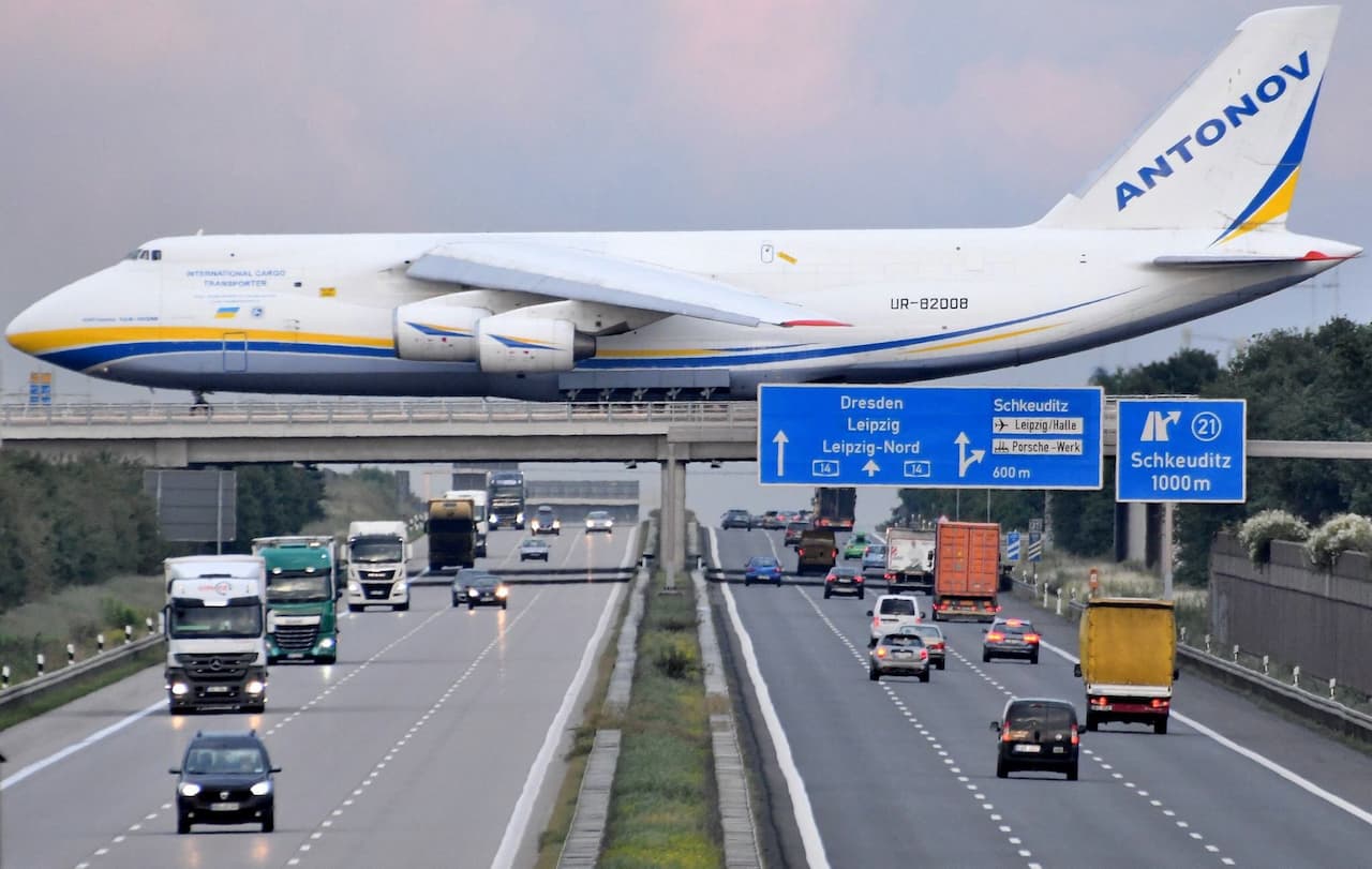 ウクライナ再生の象徴となるAn-124大型輸送機、国際貨物輸送任務を再開