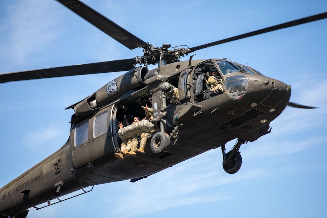 UH-60ブラックホークを空飛ぶ棺桶と批判！マレーシア軍は購入契約を