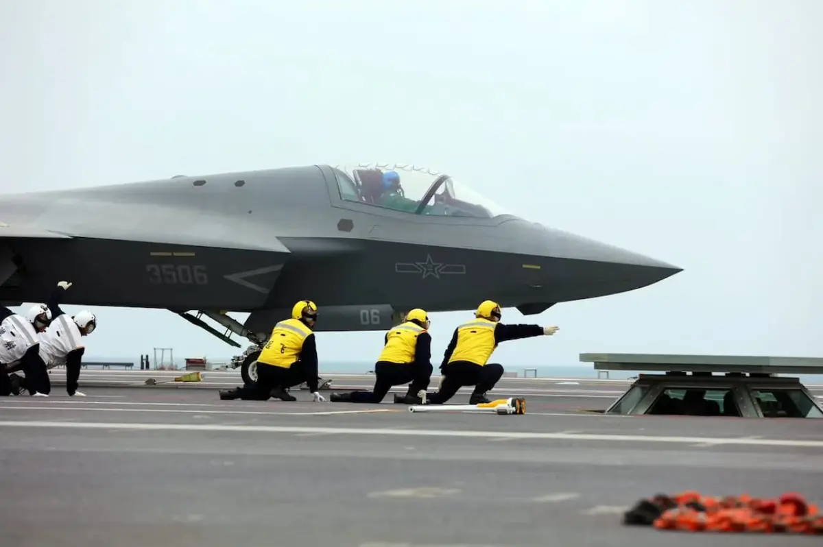 移動式重装カタパルト　エーデルワイス 中国海軍空母「福建」、電磁式カタパルトの発艦に成功！映像を公開