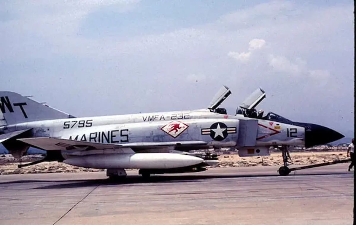 アメリカ海兵隊セット（ほぼ本物） 米海兵隊最古の飛行隊「レッドデビルズ」が岩国基地に配備！最後のF/A