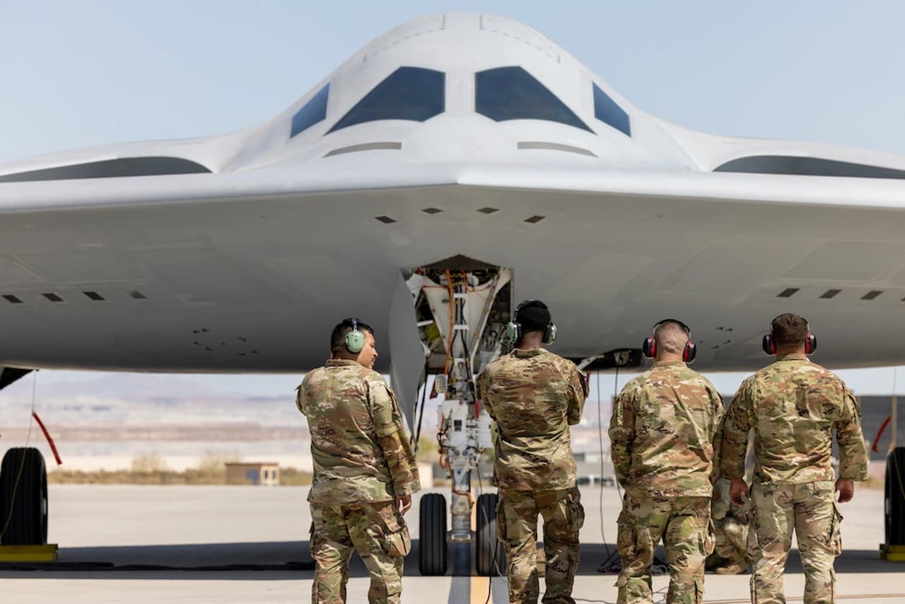 次世代爆撃機B-21レイダー、乗員構成をパイロット1名と兵器システム