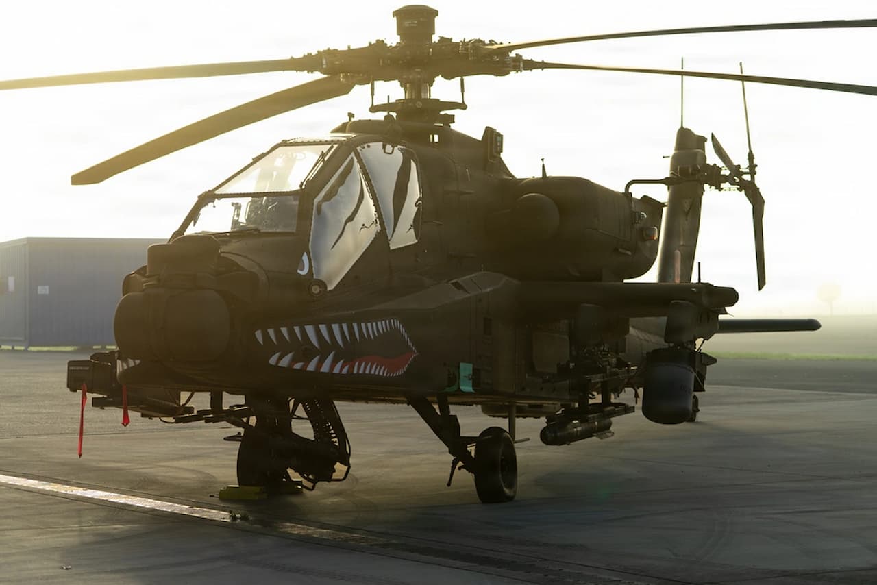 ポーランド軍、AH-64Eアパッチ96機導入！攻撃ヘリ戦力の劇的強化の戦略