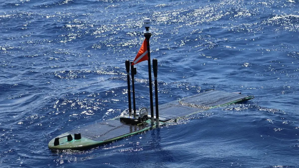 非売品、秘密のベールに包まれた米海軍研究開発航空隊VXS-1の上級下士官 日本、Wave Glider SV6購入、無人化進む海洋監視