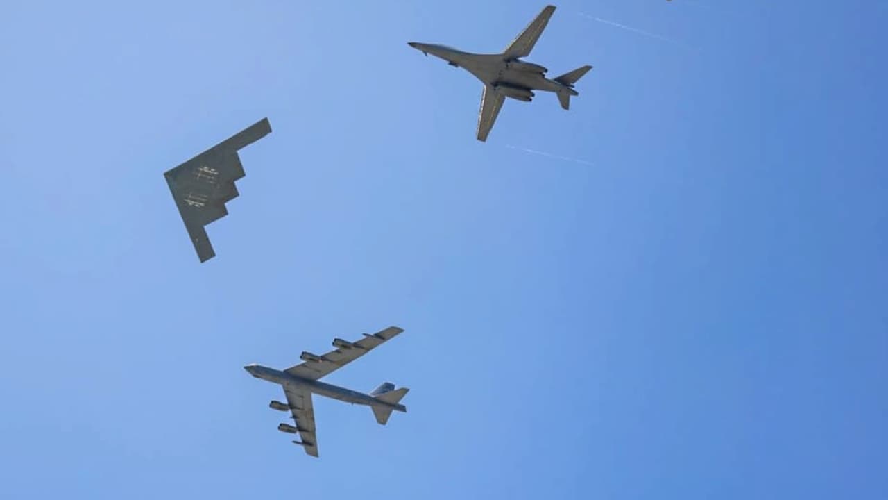米軍が爆撃機3機種を同時投入 B-2・B-1・B-52でイラン攻撃の全貌