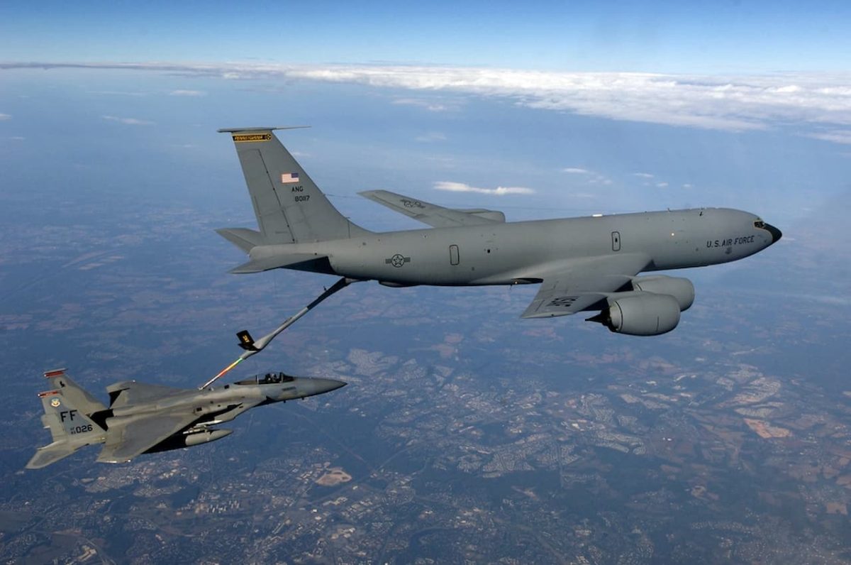 米空軍の“空の生命線”KC-135が墜落　イラク上空で衝突事故か