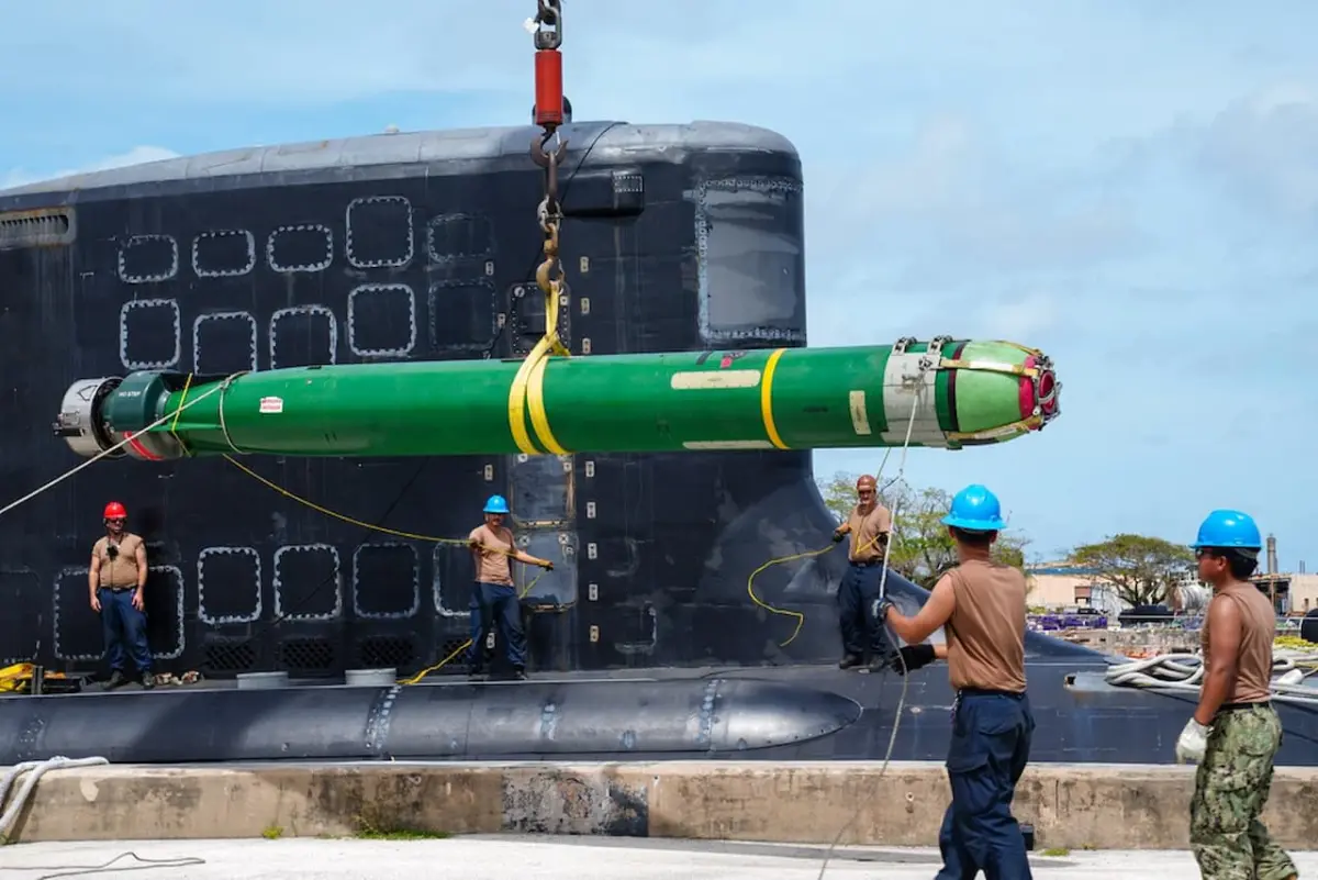 米海軍原潜がイラン軍艦を魚雷撃沈 スリランカ沖で海戦