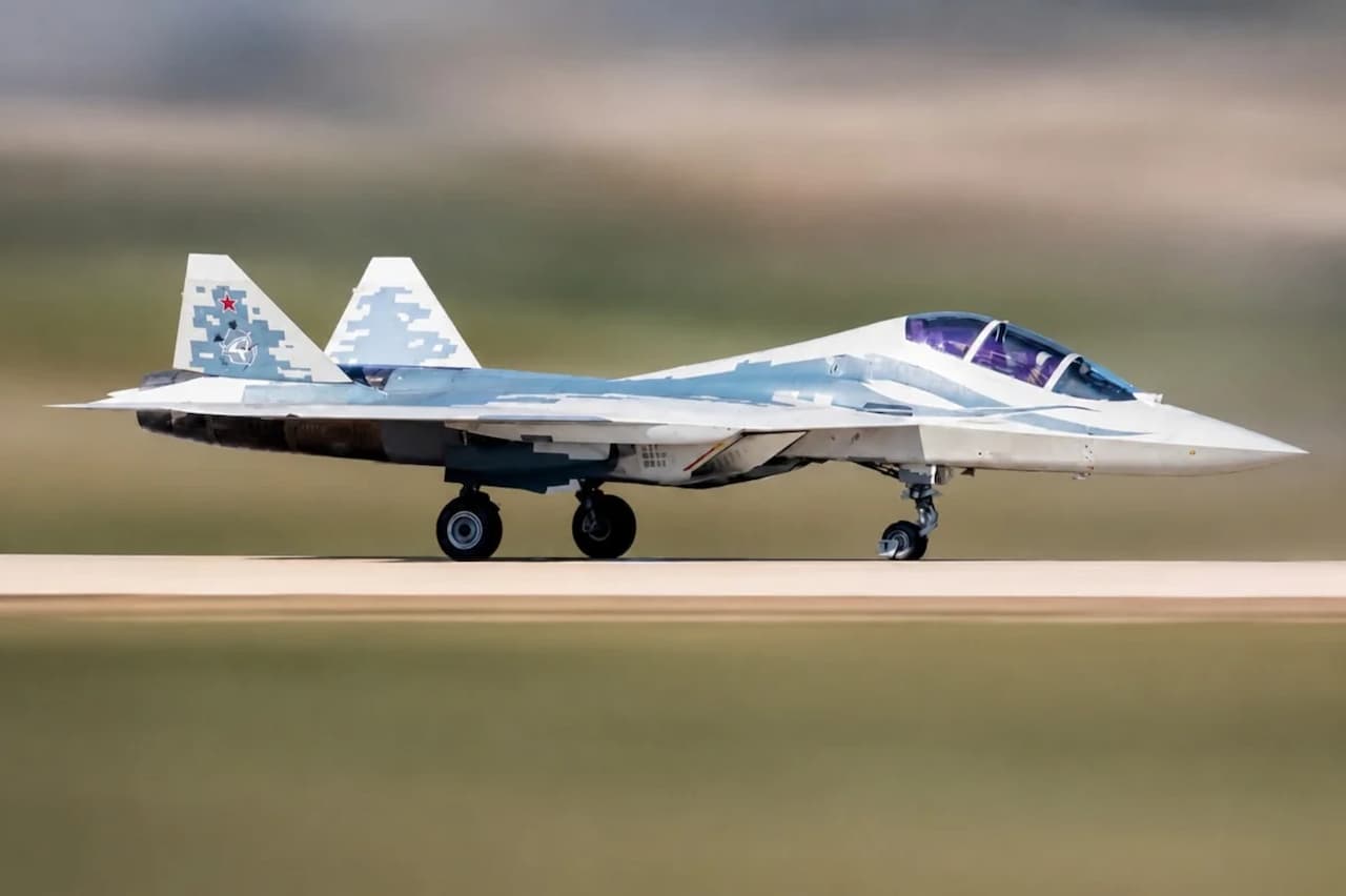 ロシアがSu-57の複座型を開発も国内では「通常型を量産しろ」と批判も
