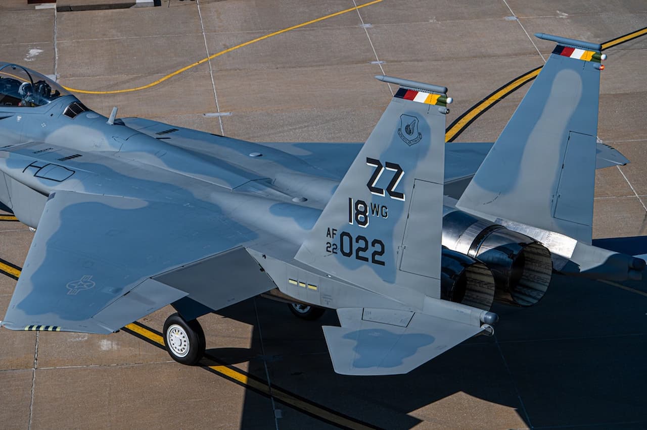 嘉手納基地向けF-15EX初号機がロールアウト―老朽F-15C/Dを